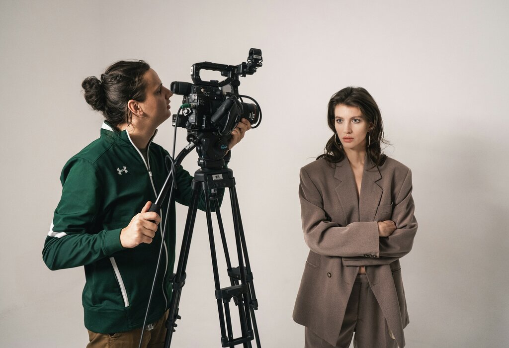 AI Virtual Actors: Rising Stars of Future Cinema or Controversial Figures?